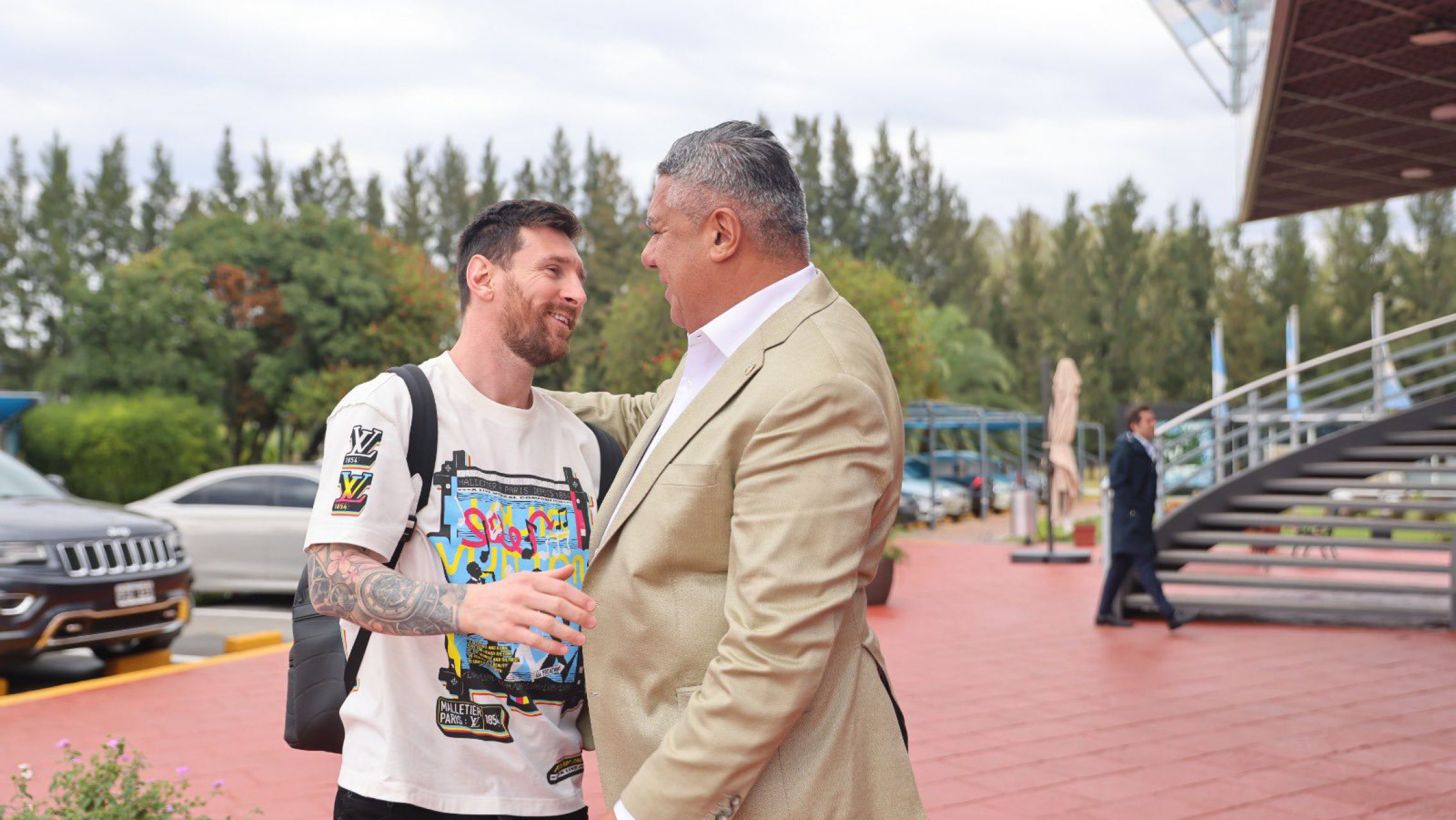 Con Messi a la cabeza, los campeones del mundo llegaron a la Argentina para celebrar el título con los hinchas