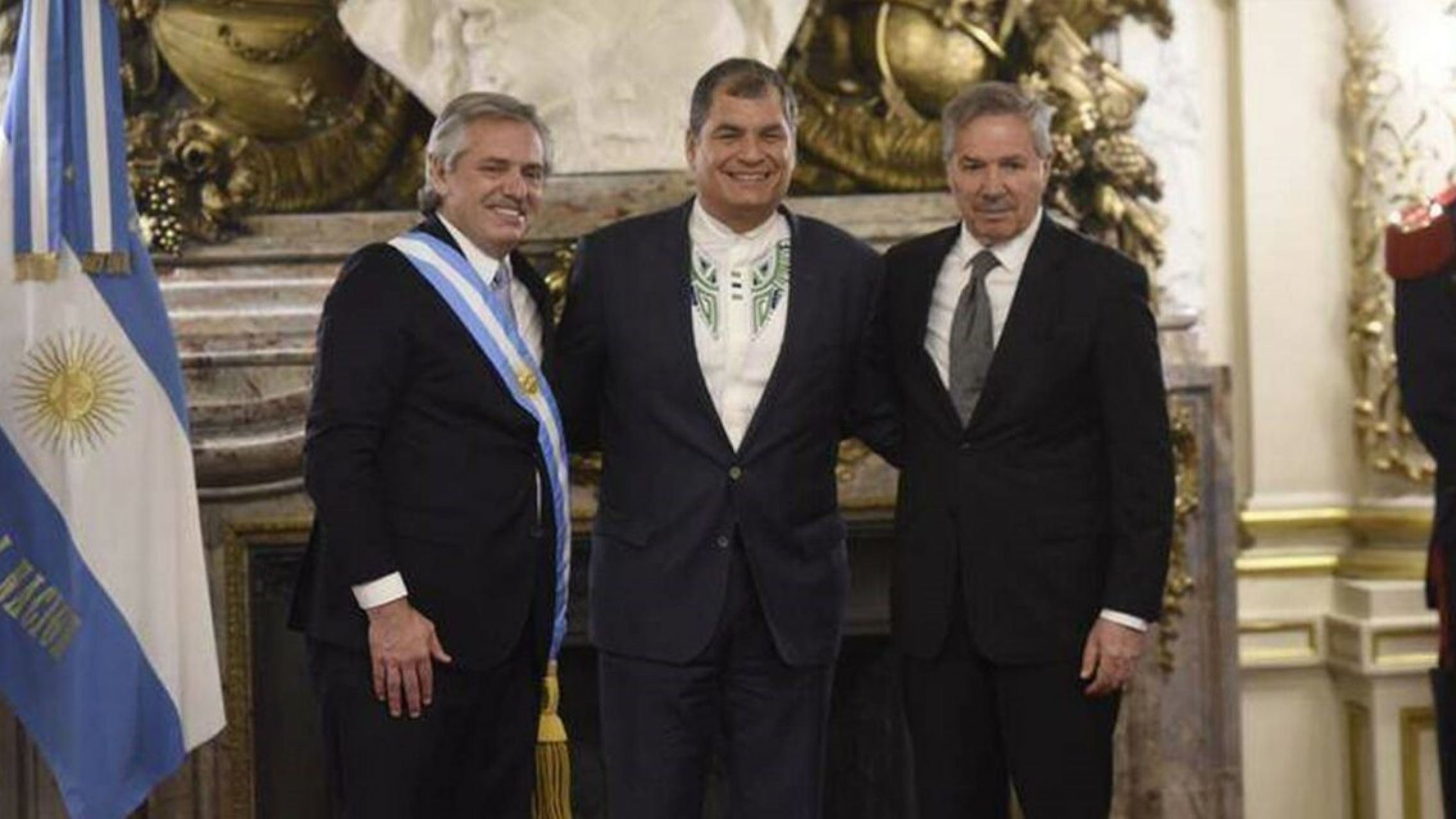 Tras la fuga de la exministra ecuatoriana, Alberto Fernández se mostró con Rafael Correa