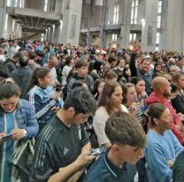 Locura en San Nicolás: se llenó el santuario de la Virgen ante un falso rumor de que iba Messi