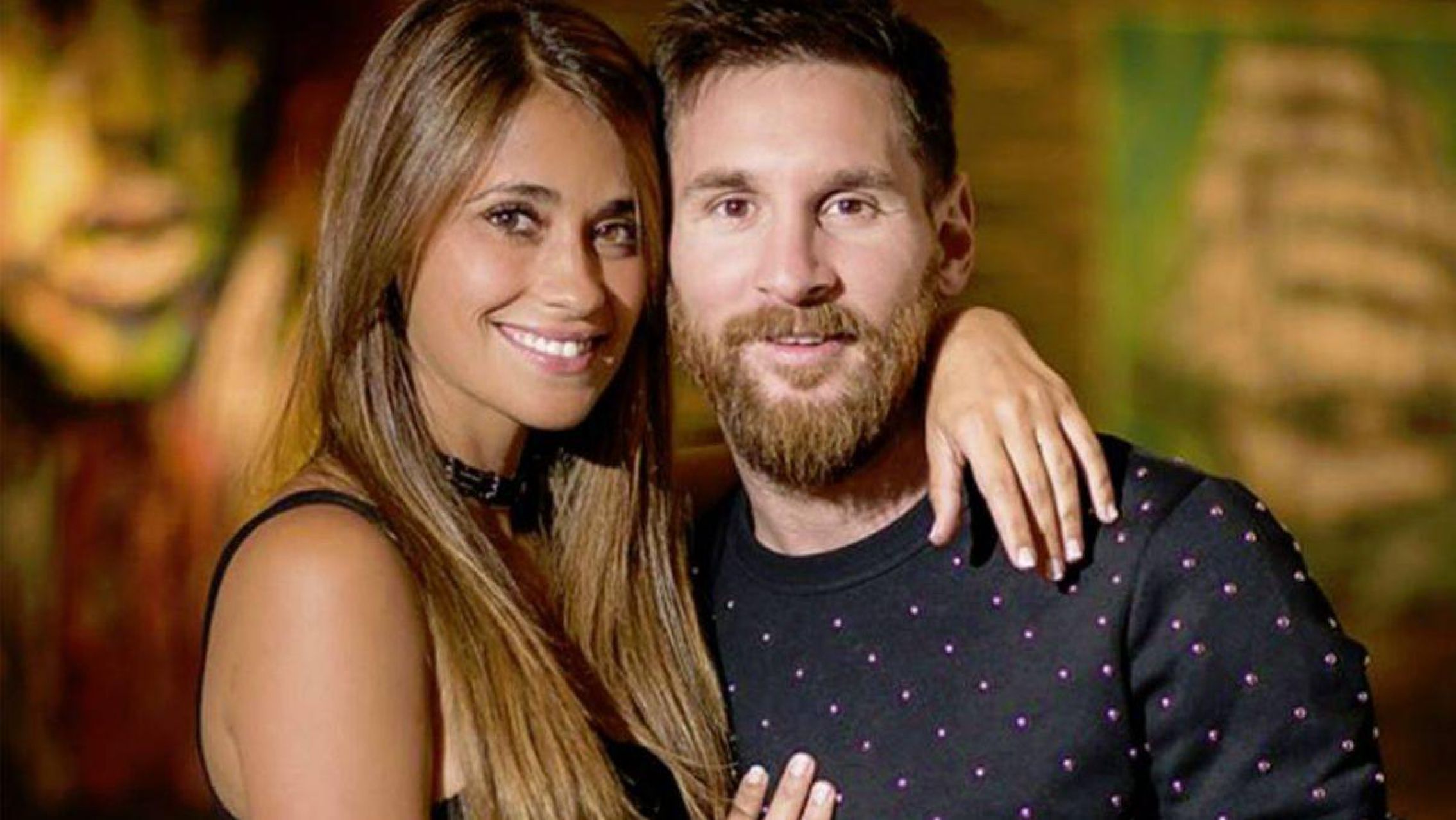 Antonela Roccuzzo y un look en complicidad con Lionel Messi durante la previa del partido de Argentina