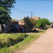 Un joven murió y su familia creyó que lo podía resucitar rezando: tuvieron el cuerpo 3 días en un dormitorio