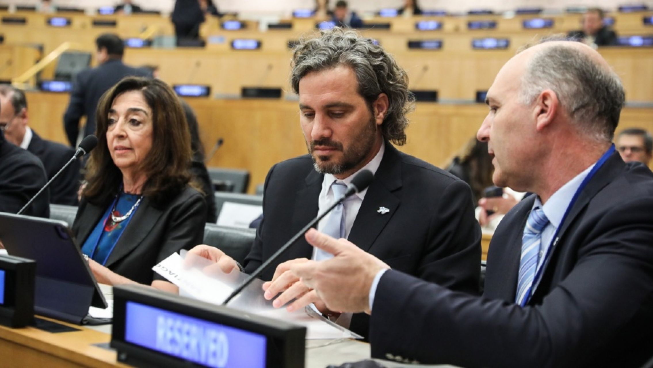 El Gobierno busca aprovechar el malestar de los isleños por la falta de vuelos para iniciar un acercamiento a Malvinas