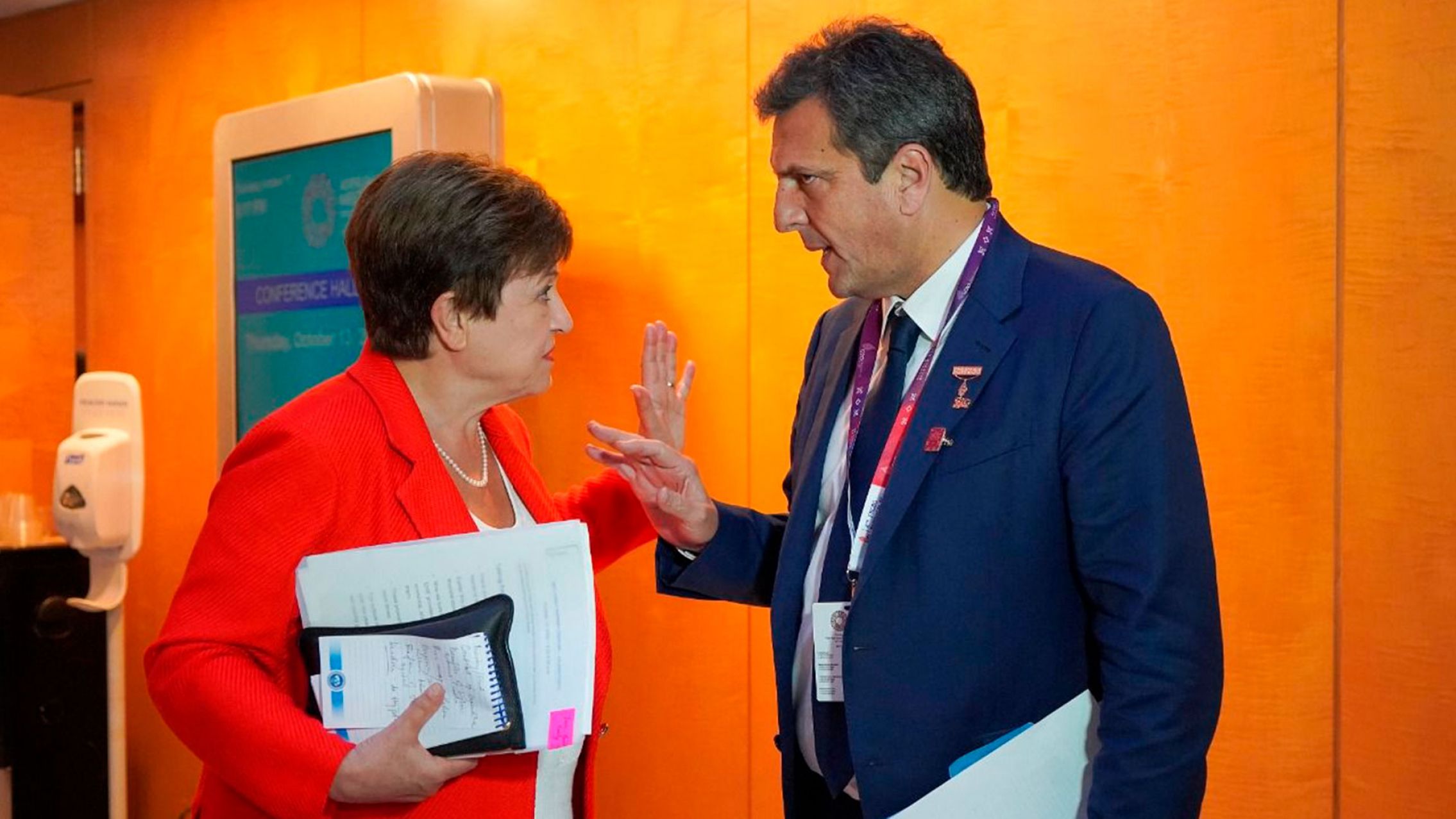 FMI: el Gobierno acordó acumular reservas por US$ 8.000 millones hasta fin de año y subir tarifas