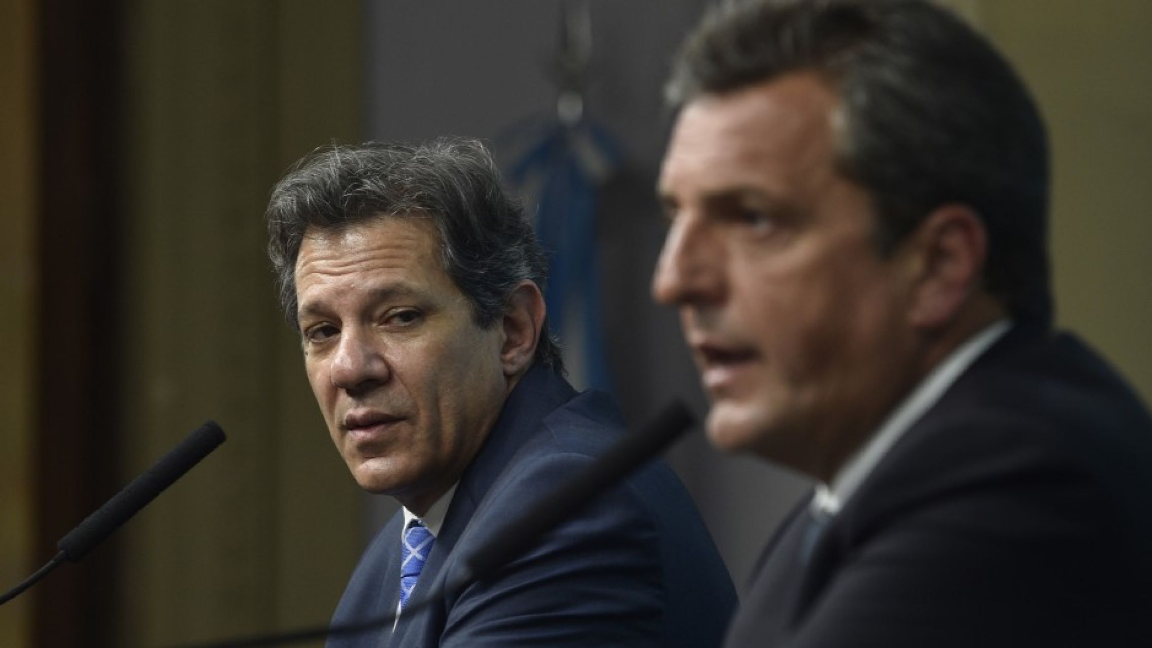 Massa busca dejar de usar dólares en el comercio bilateral con Brasil