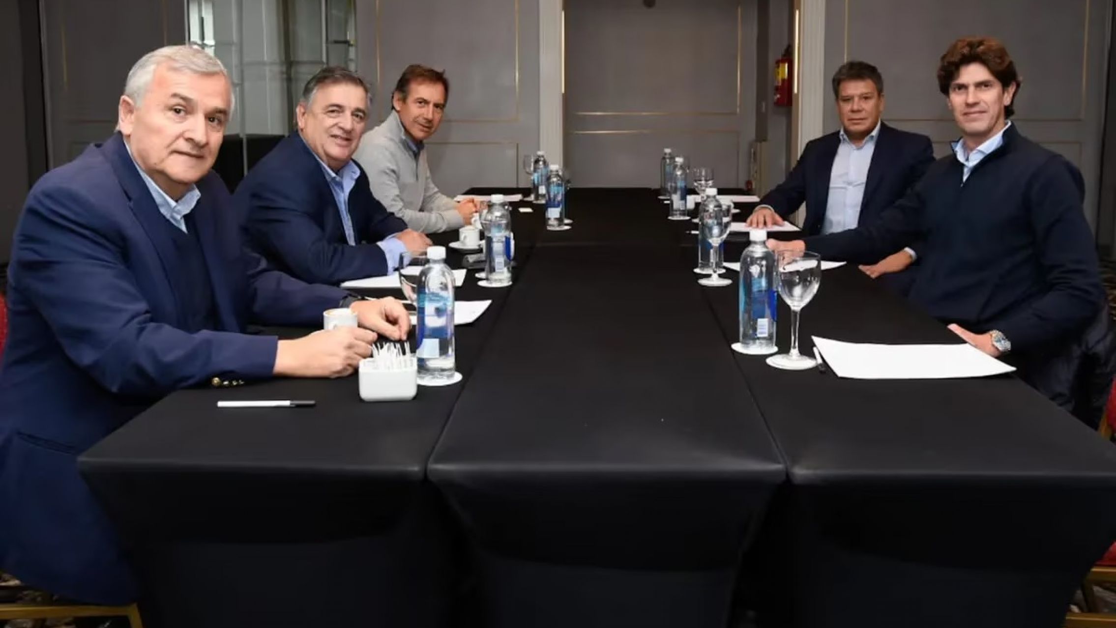 El café que compartieron los referentes radicales y que dejó una foto de unidad