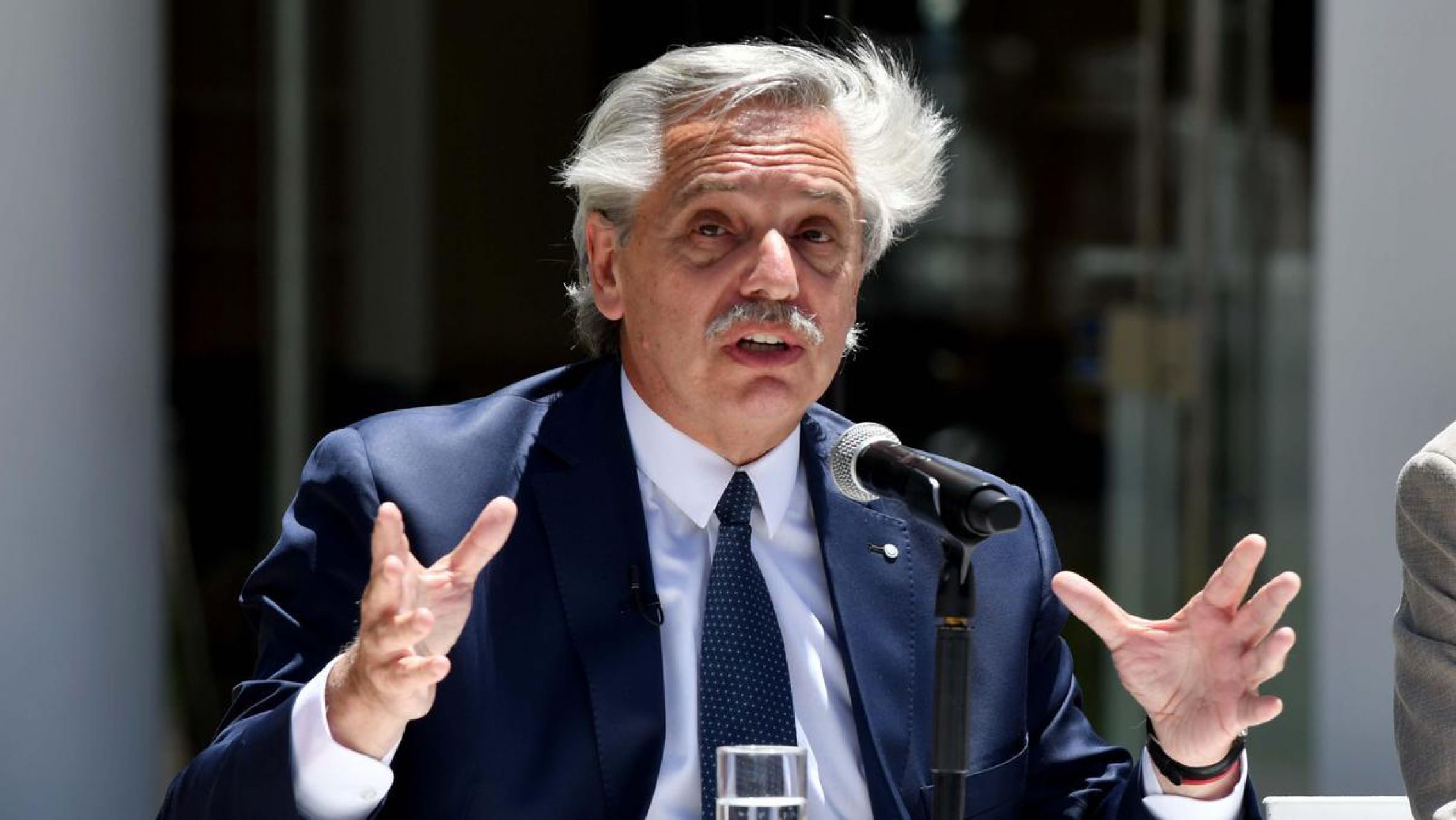 Imputaron a Alberto Fernández por posibles irregularidades en la contratación de seguros