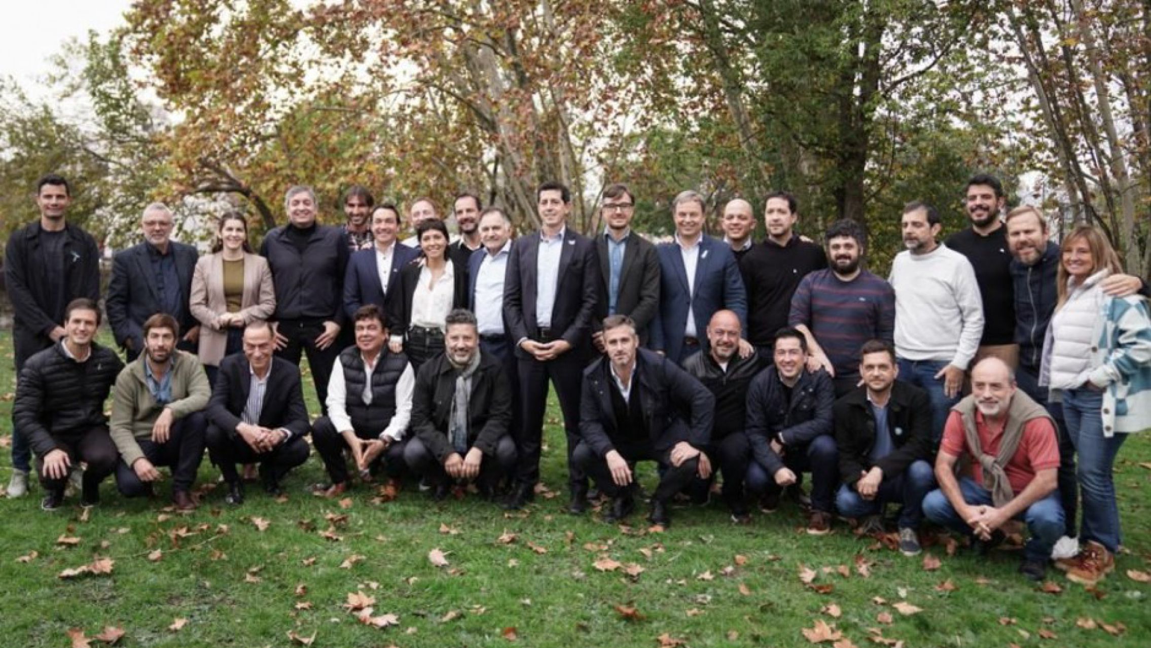 Una foto de Wado con los intendentes bonaerenses alimentó las versiones de un enroque con Kicillof