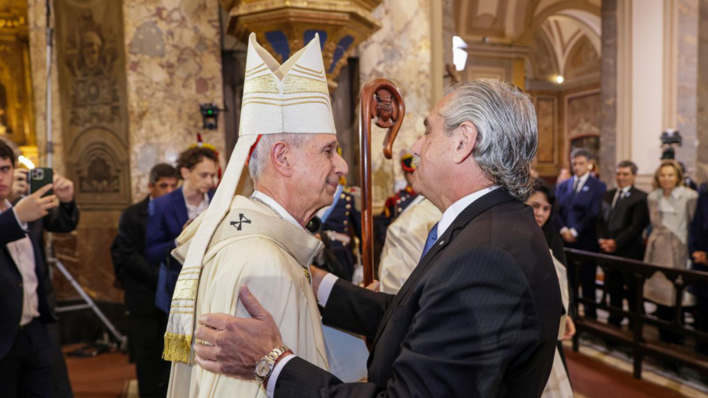 El cardenal Poli durísimo con Alberto: "seis de cada diez niños son pobres"