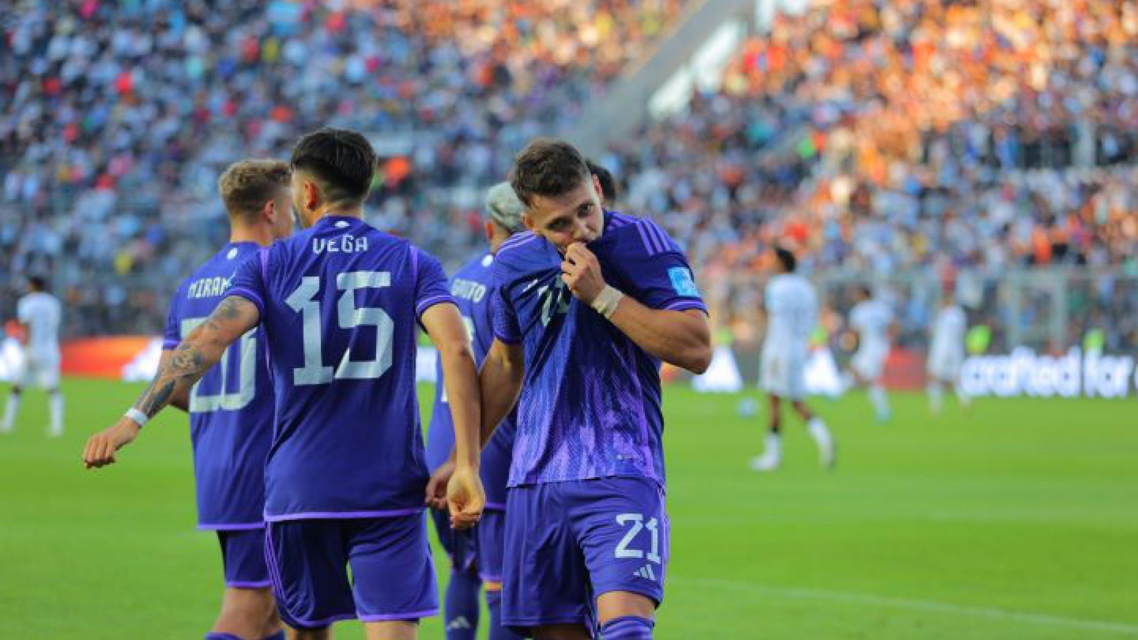 Argentina goleó a Nueva Zelanda y quedó con el primer lugar del grupo