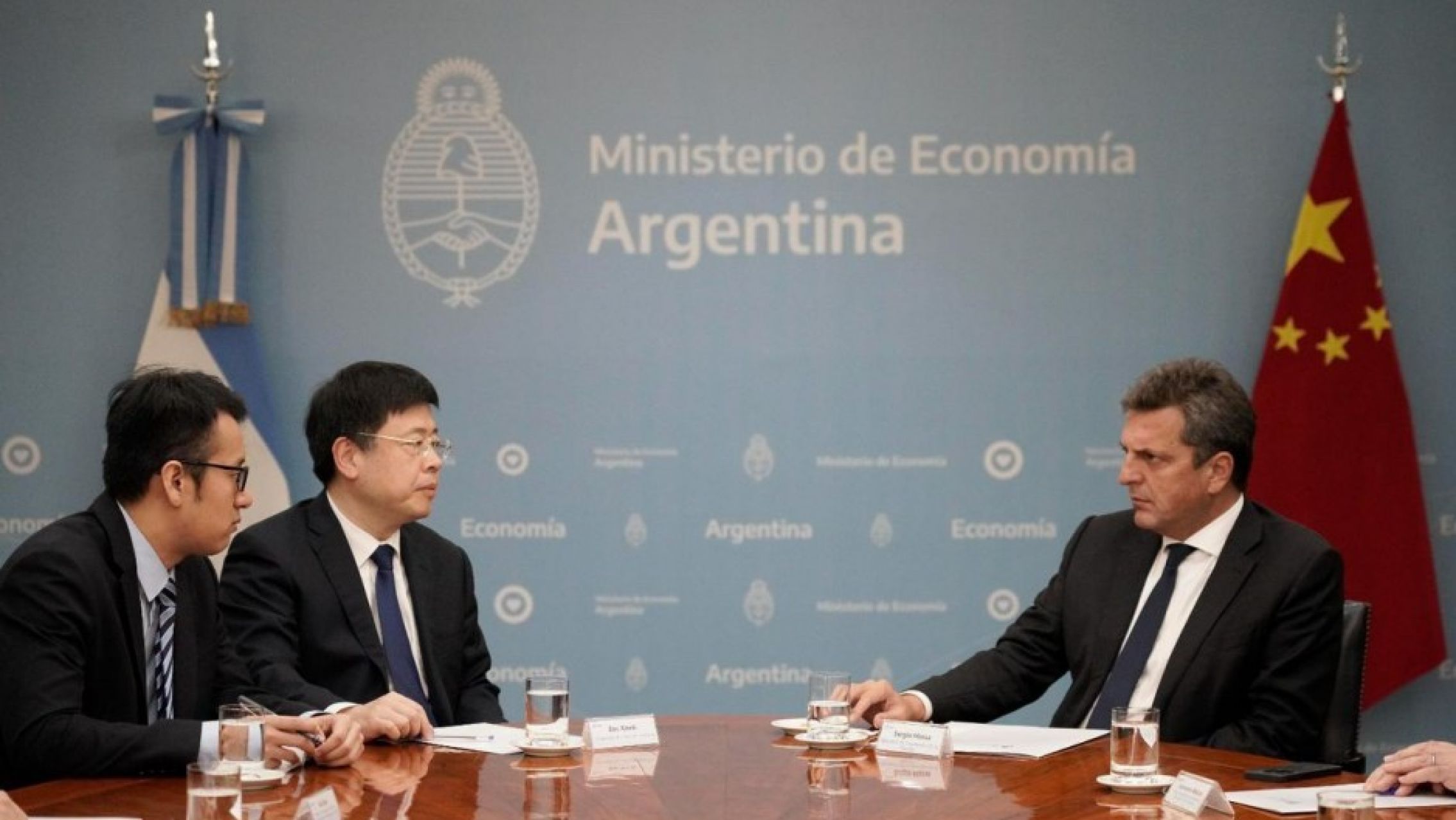 Massa apuesta a destrabar en China más de 900 millones de dólares para las represas