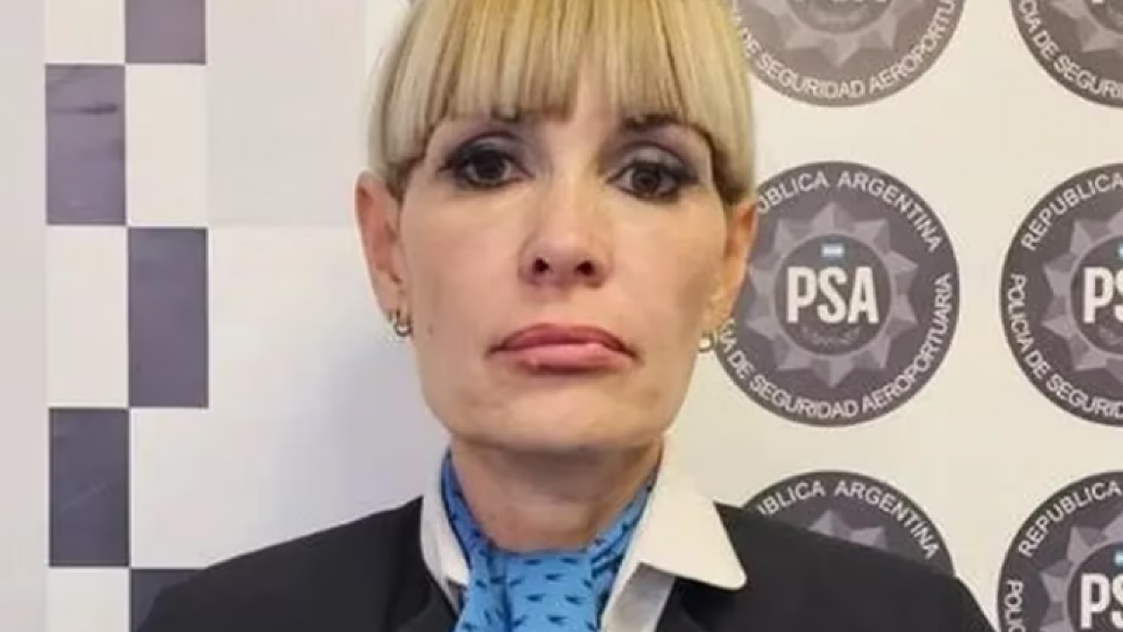 Quién es la azafata detenida por una amenaza de bomba en un avión de Aerolíneas Argentinas