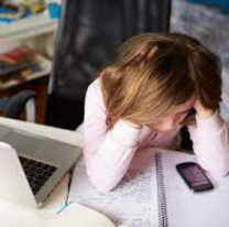 Advierten sobre los daños de las redes sociales en niños y adolescentes
