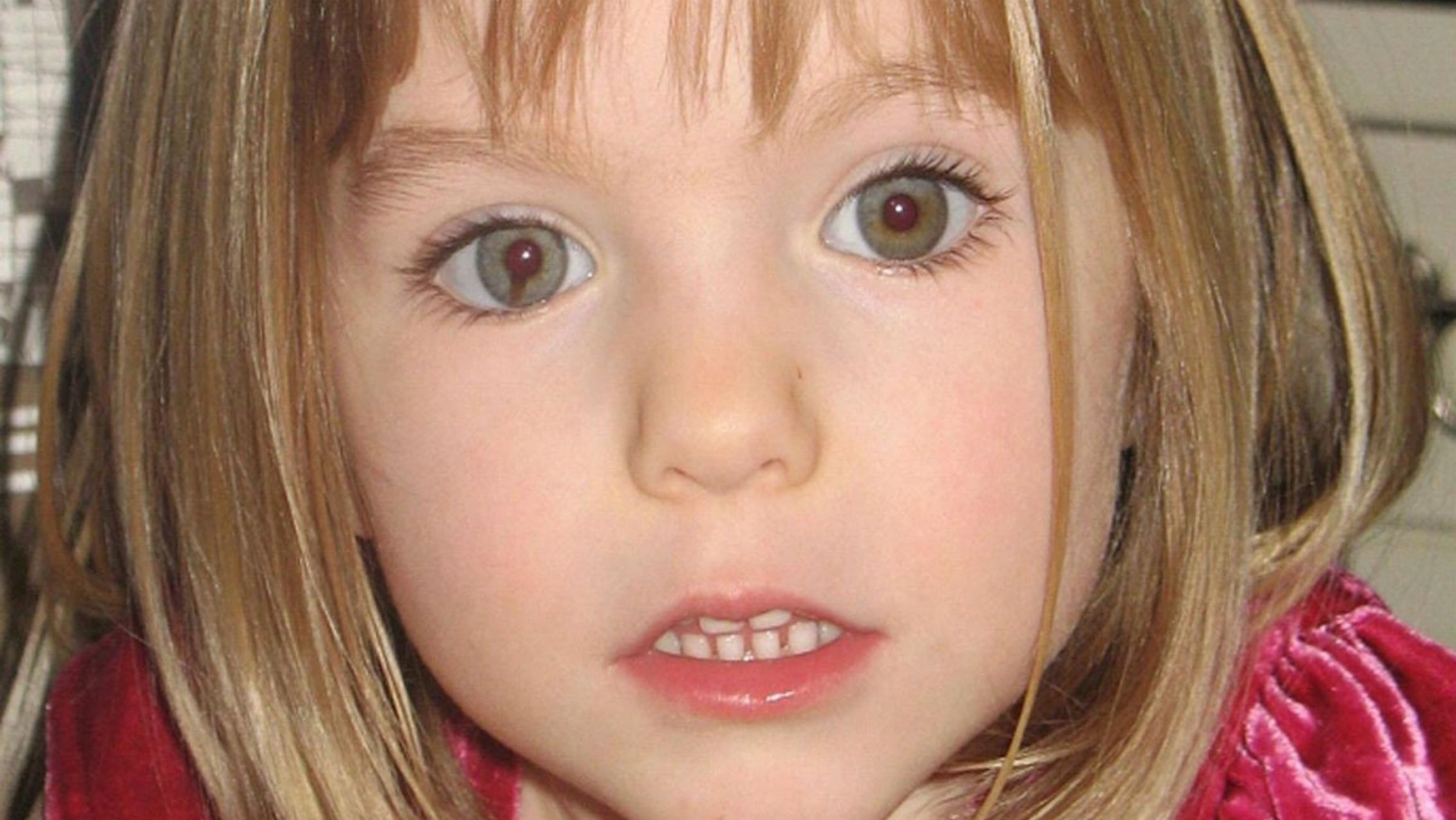 Investigadores hallan trozos de tela que podrían vincularse con Madeleine McCann