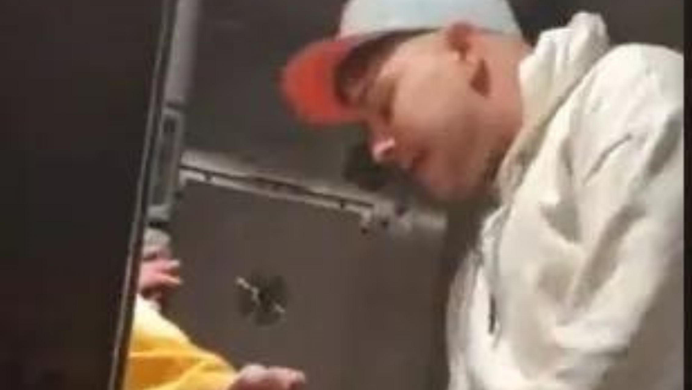 Un pasajero hizo un escándalo por no poder aterrizar en Tucumán por la niebla