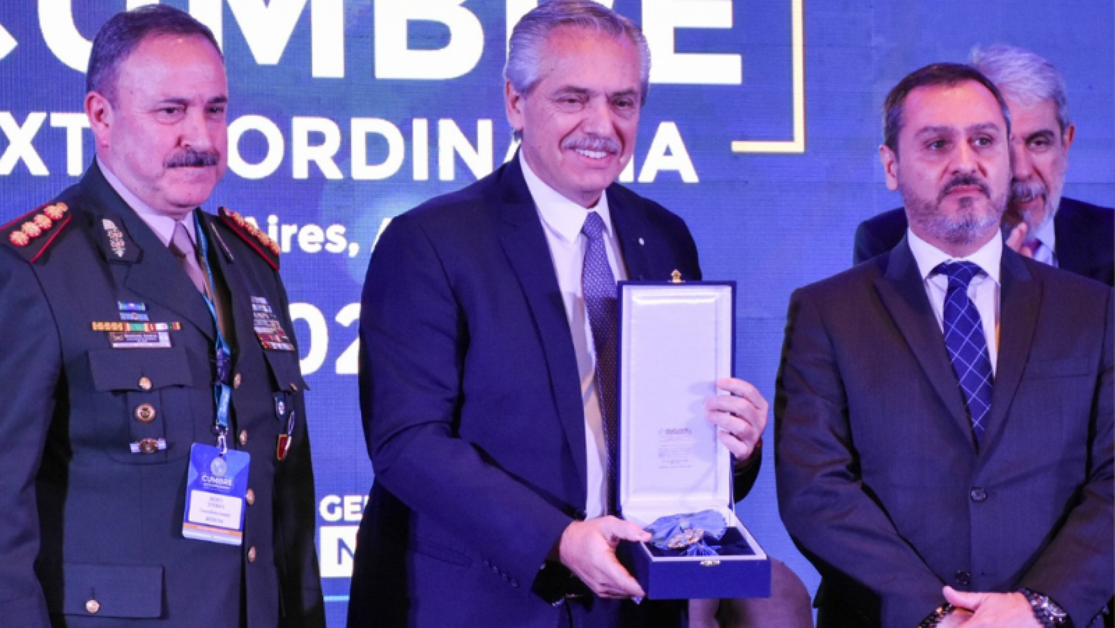 Caviar en la cumbre de policías: afirman que gastaron $19 millones pero licitaron por $121 millones