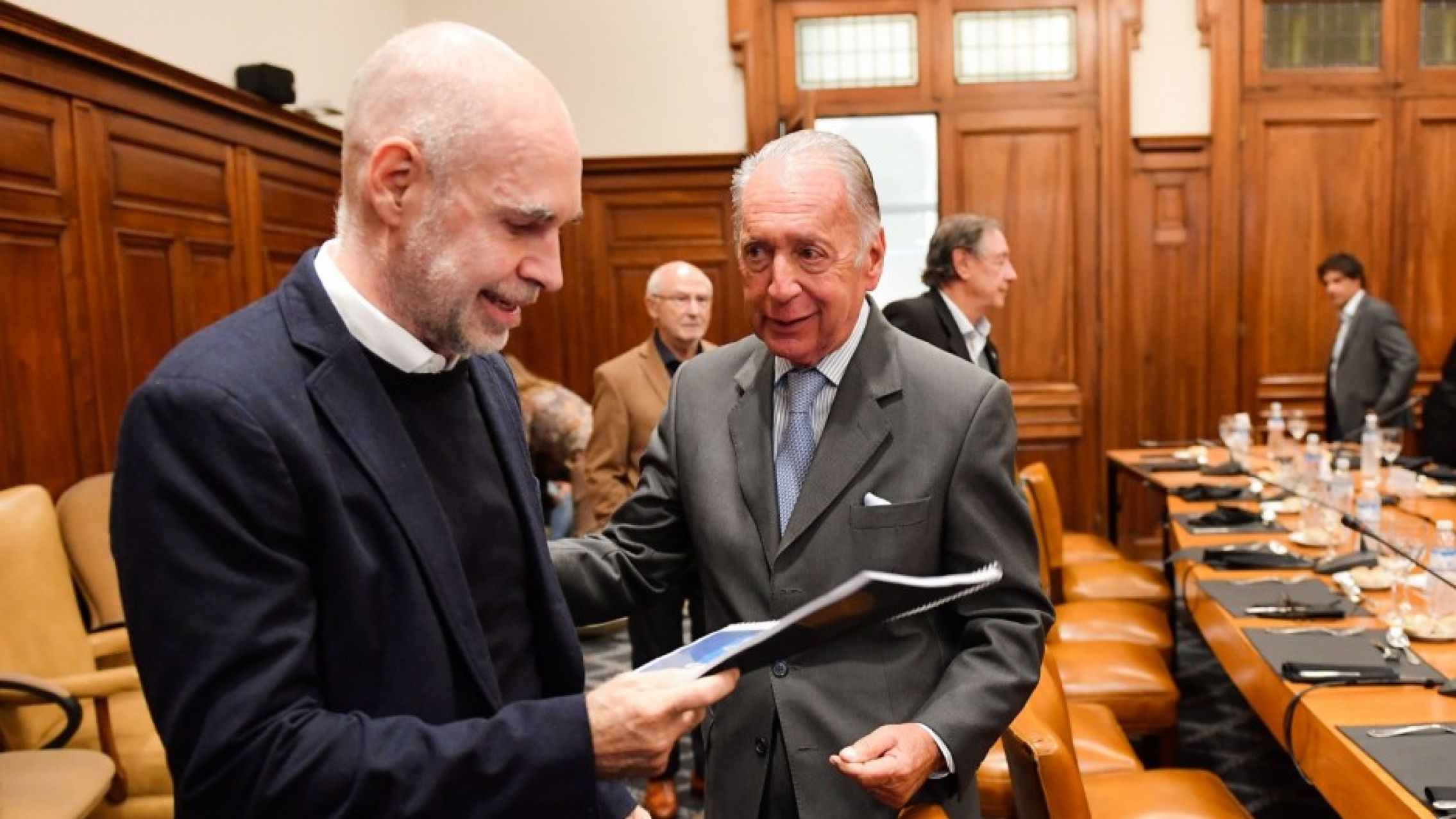 La UIA rechaza los extremos y apuesta a Massa o Larreta