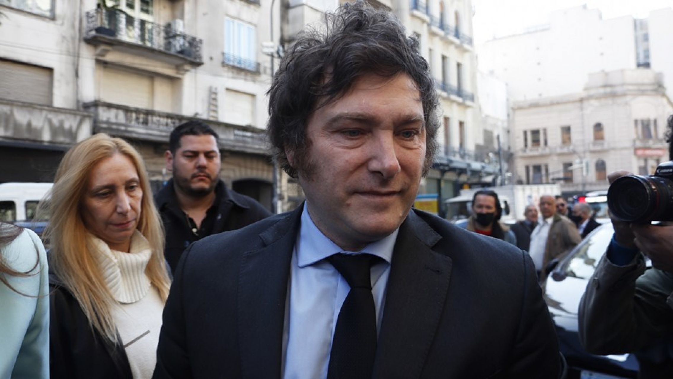 Preocupación en el peronismo por el derrumbe de Milei