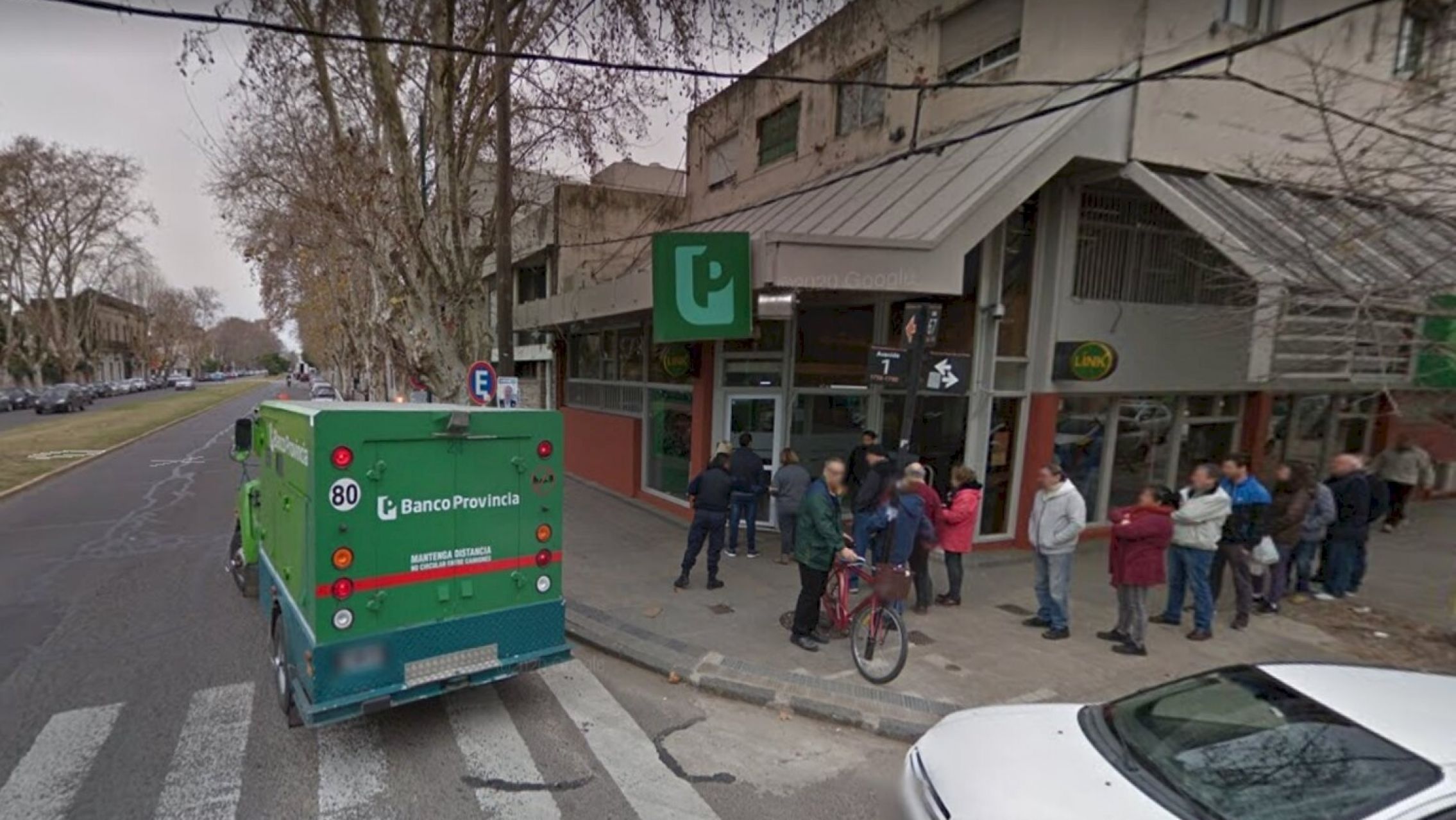 Intento de golpe comando y toma de rehenes en un banco de La Plata