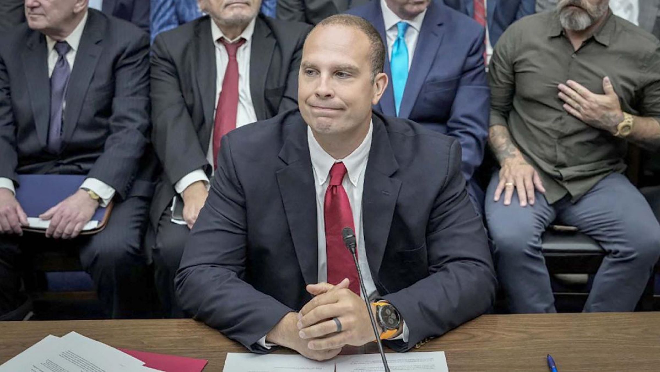 Expiloto afirma que EEUU rescató restos "biológicos no humanos" de ovnis