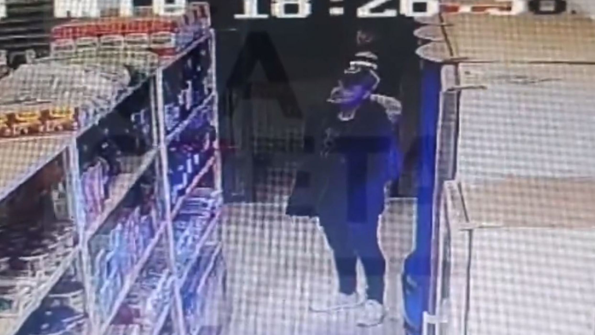 Terror en Moreno: entró a los disparos en un supermercado y mató a una persona