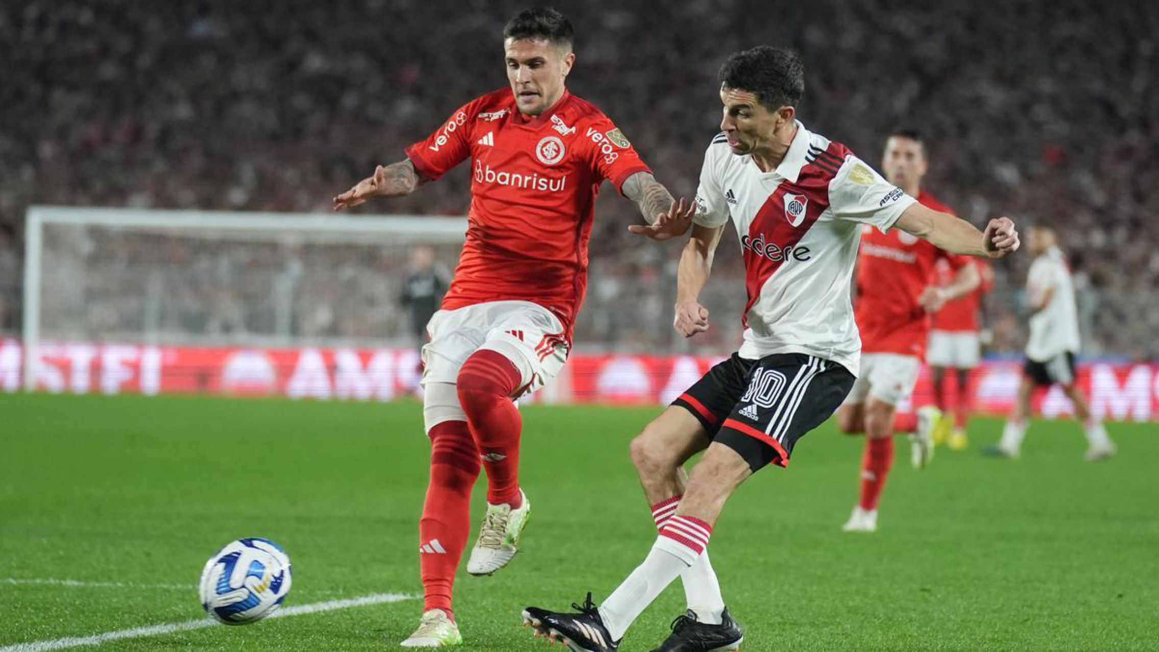 De la mano de Solari, River se lo dio vuelta a Internacional y va con ventaja a Brasil