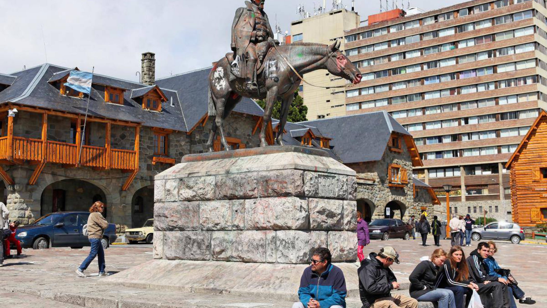 Tras la polémica, la Justicia de Río Negro suspendió el traslado del monumento de Roca en Bariloche