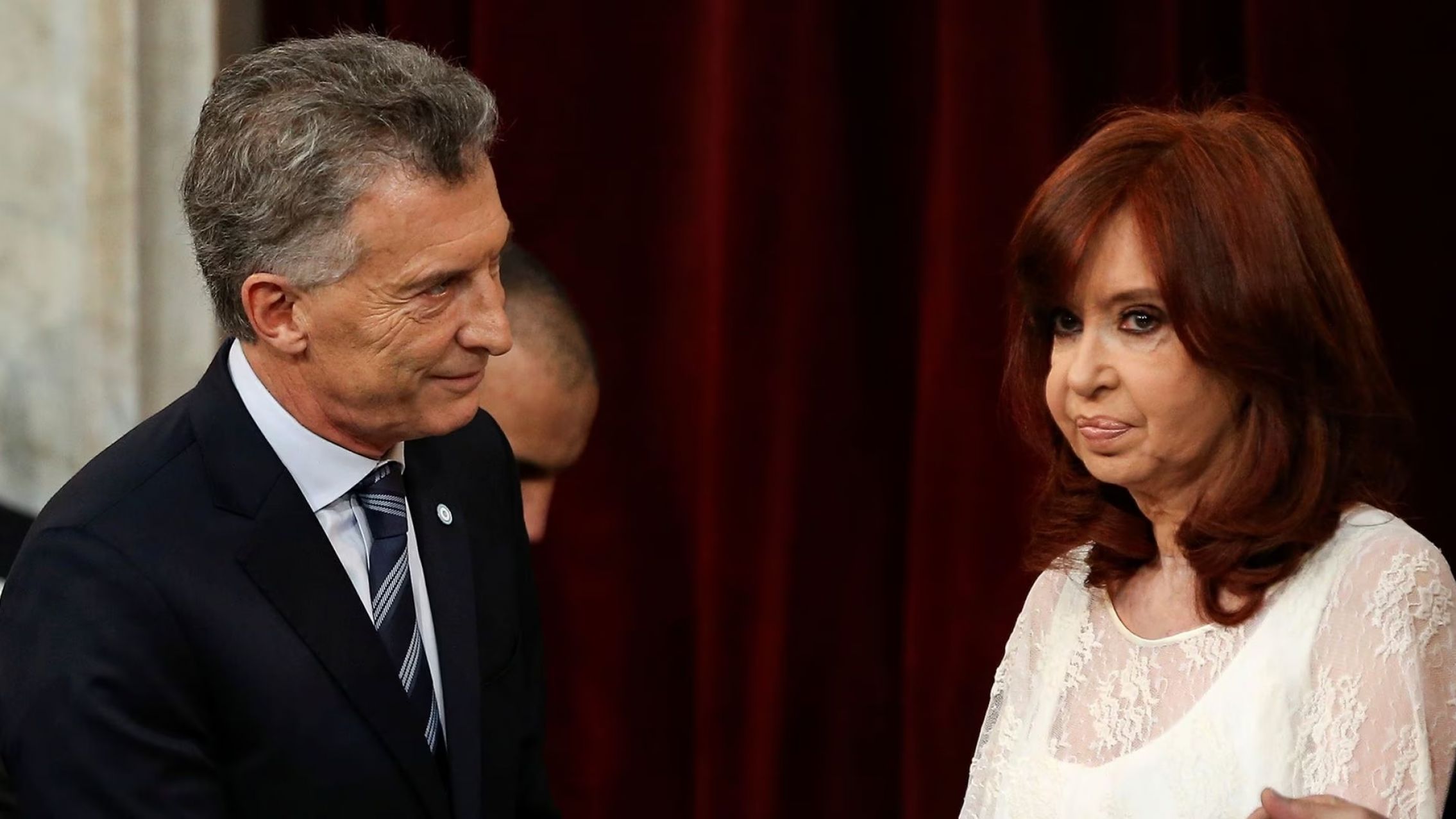 Macri culpó al FMI por el cepo y lo cruzó Cristina: "Hacete cargo, papi"
