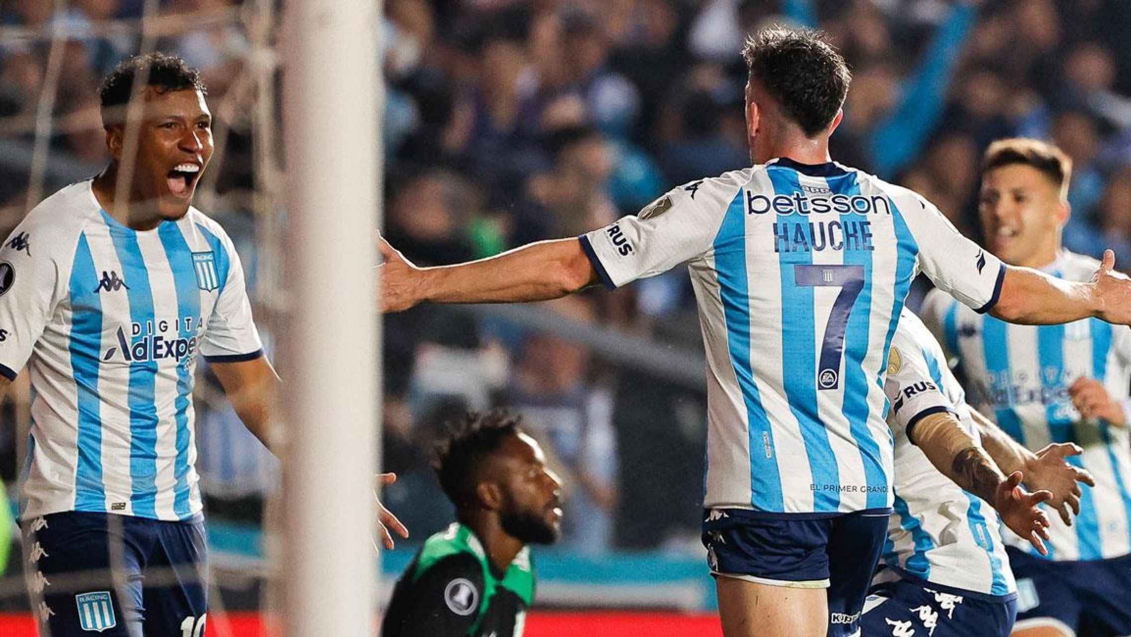 Racing goleó a Atlético Nacional y llega como favorito a la llave contra Boca