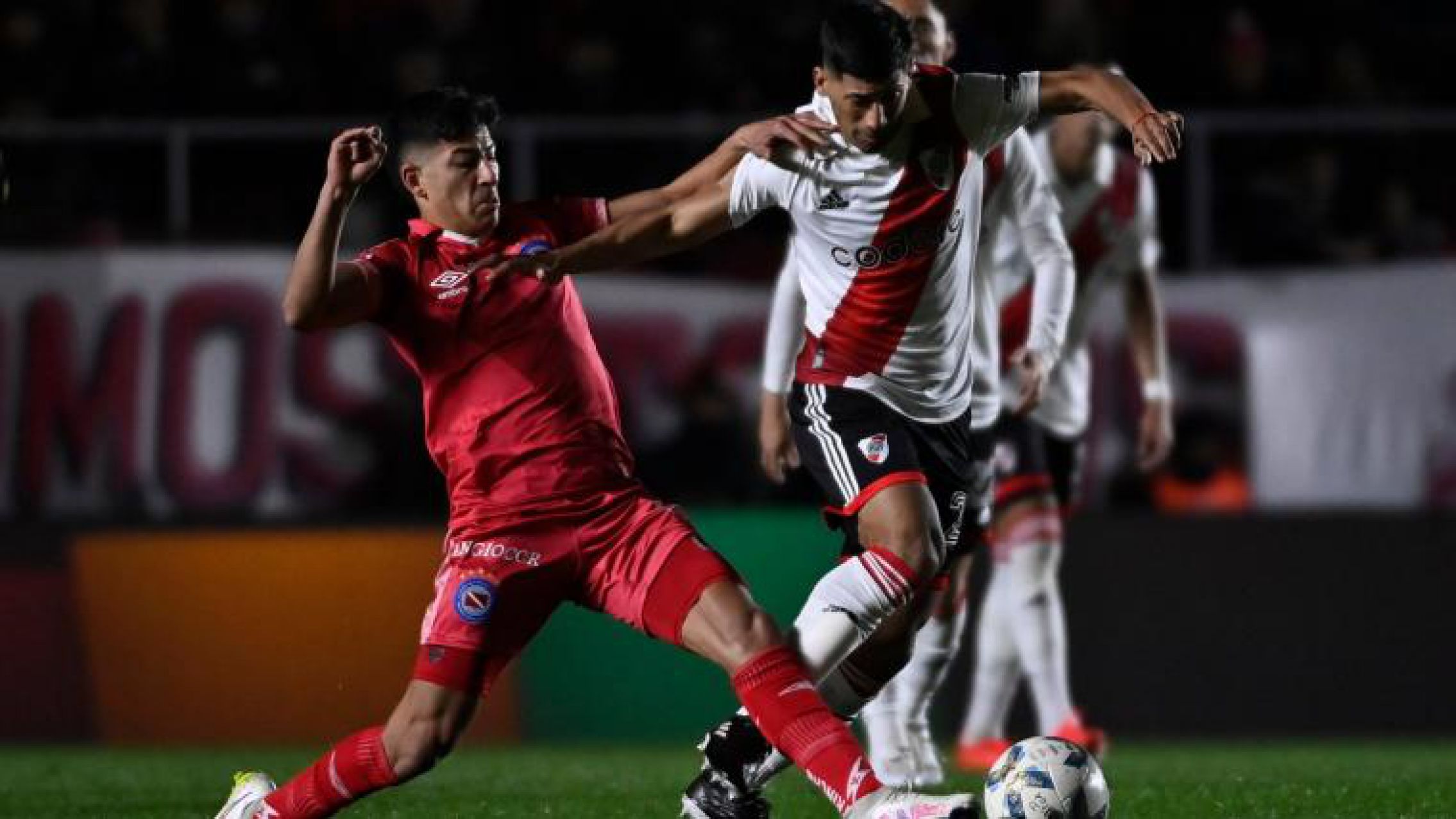 River debutó en la Copa de la Liga ante Argentinos Juniors