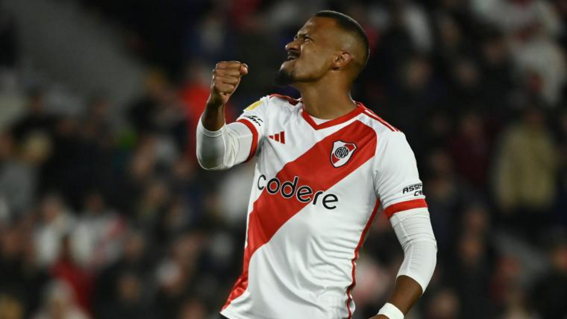 En el último suspiro, River le ganó a Atlético Tucumán y se arrima a la punta