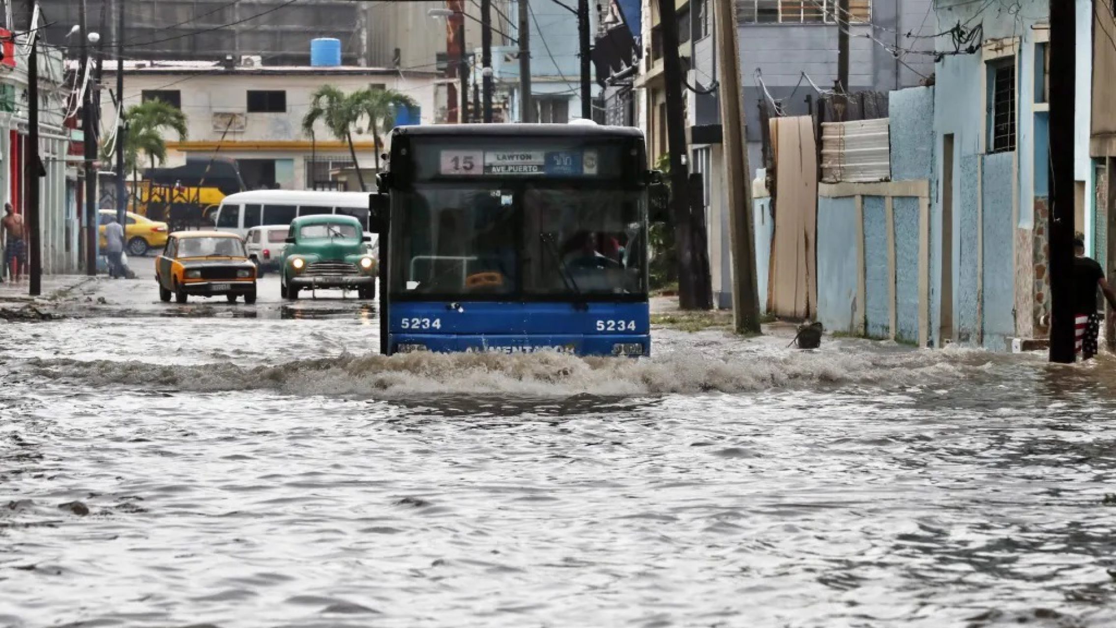 Idalia inundó Cuba y adquirió fuerza de huracán en su paso hacia Florida