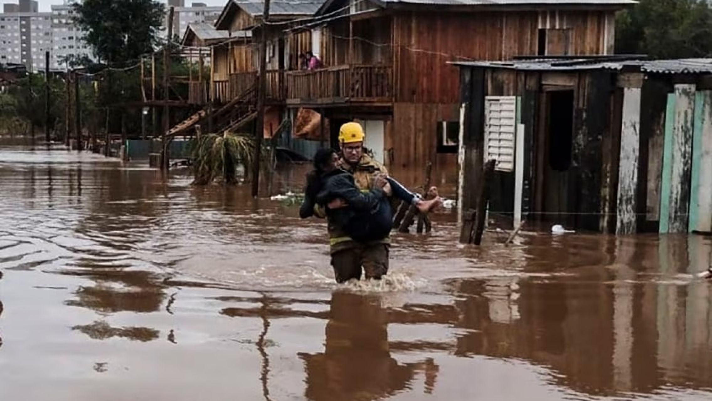 Sube a 28 la cifra de muertos por devastador ciclón en el sur de Brasil