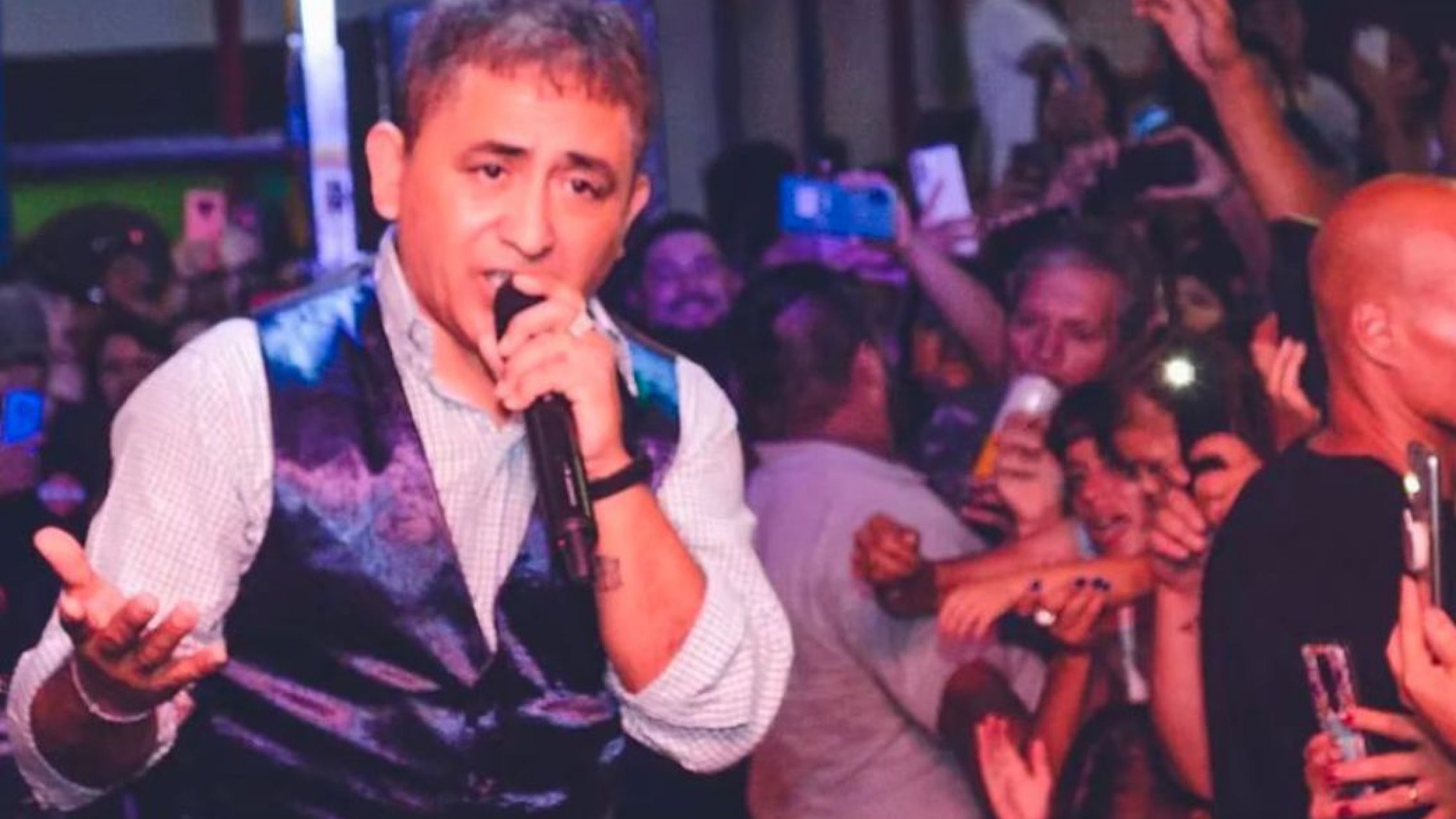 Falleció el popular cantante Huguito Flores