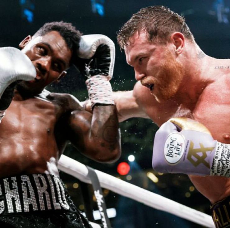 "Canelo" Álvarez retiene sus títulos supermedianos con victoria unánime sobre Charlo