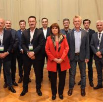 En el larretismo dicen que Patricia cambió el horario de la foto con Macri para dejarlo afuera