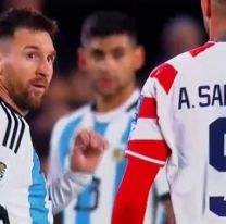 Un jugador paraguayo escupió a Messi y este lo destrozó