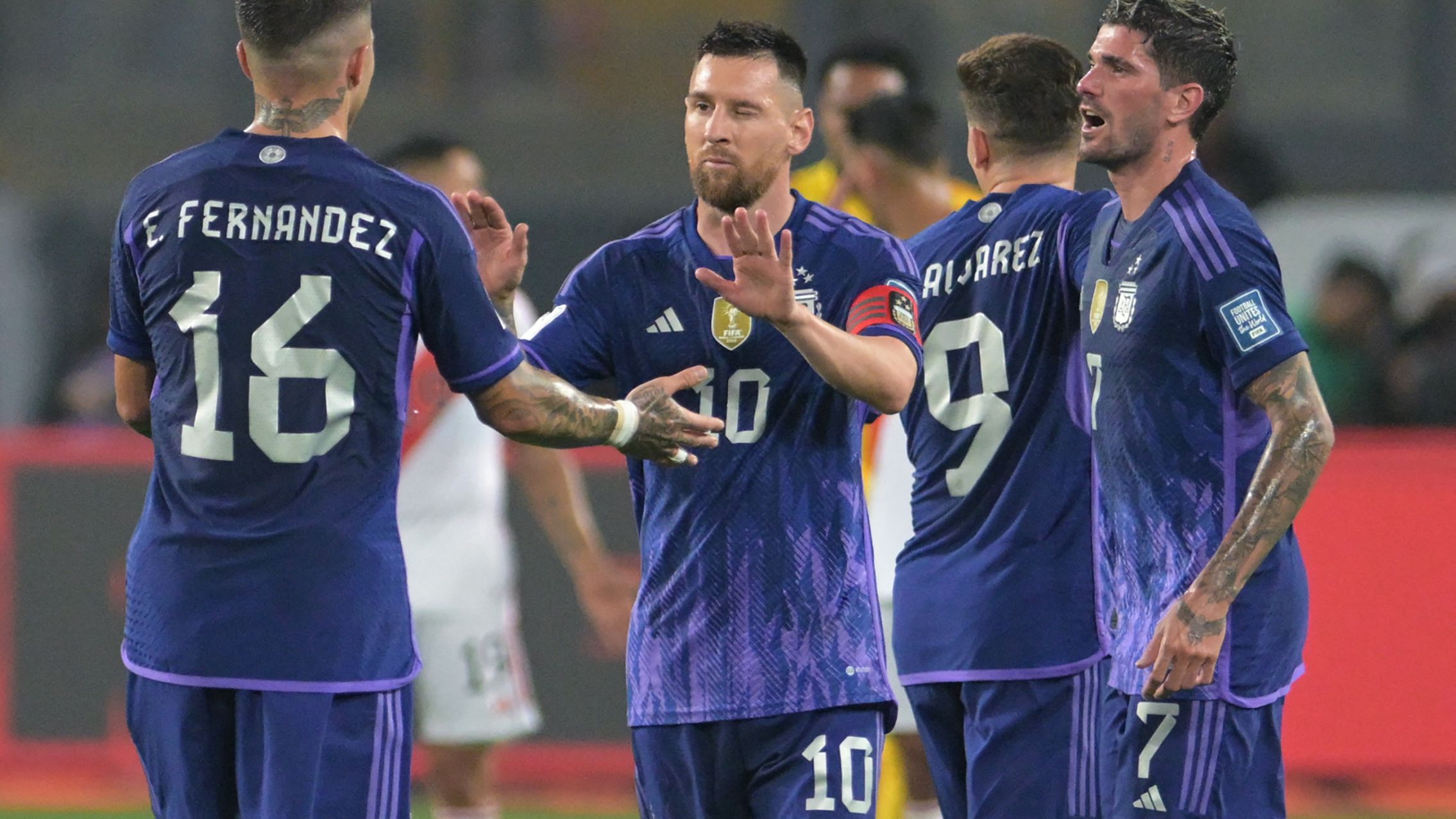 Argentina volvió a ganar de la mano de un Messi brillante