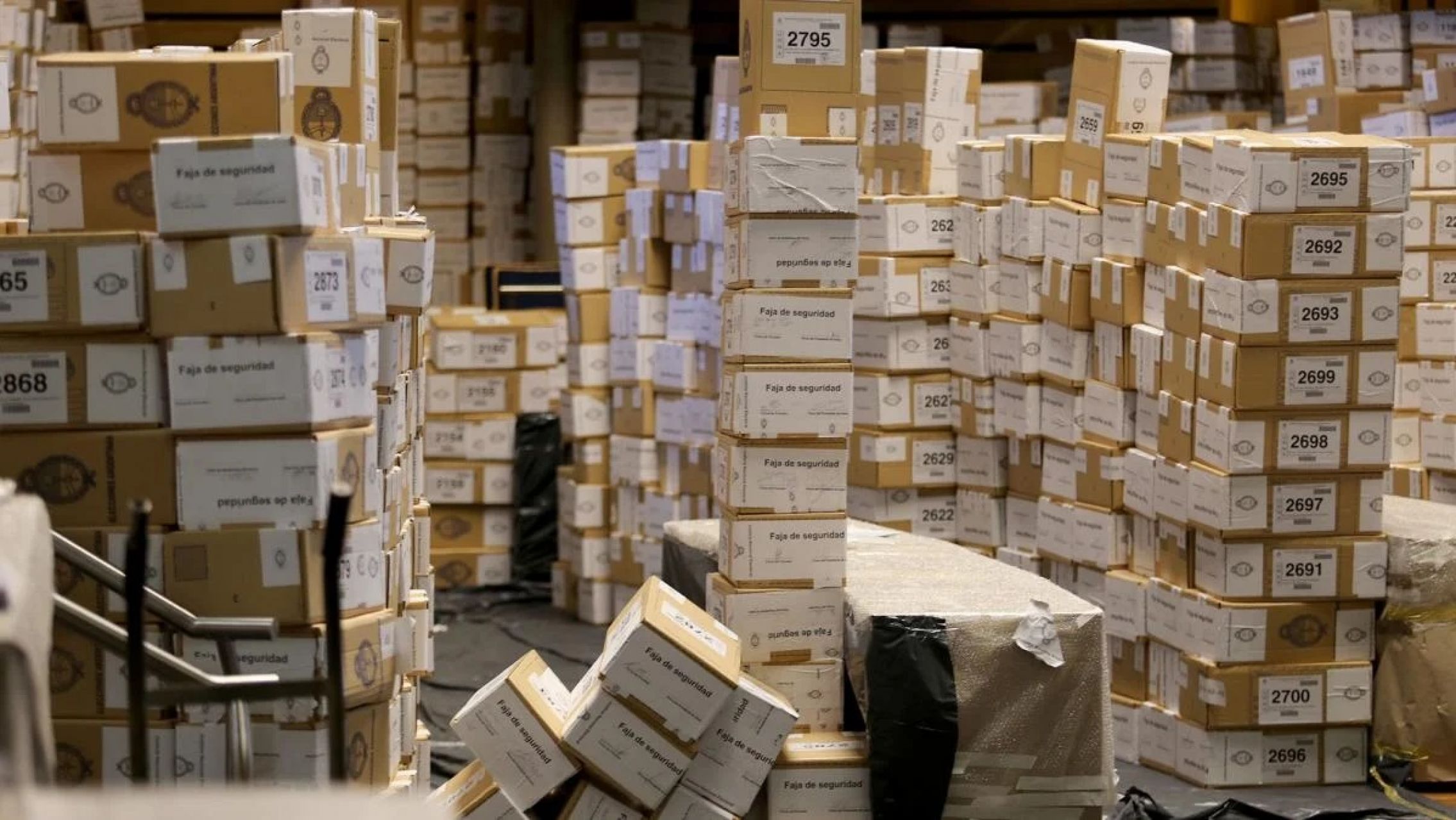 El escrutinio definitivo se inicia esta tarde o mañana por la mañana en cada distrito