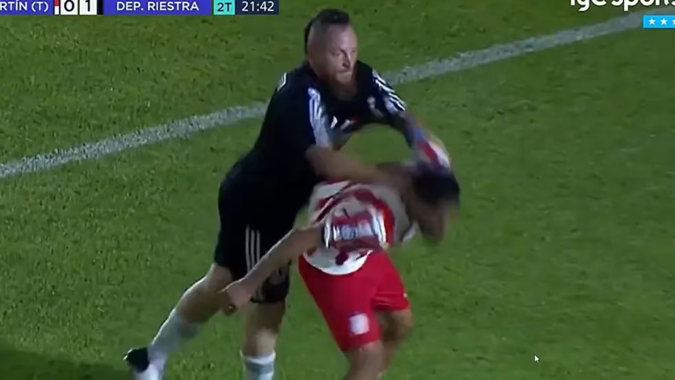 Riestra eliminó a San Martín de Tucumán en un escandaloso partido