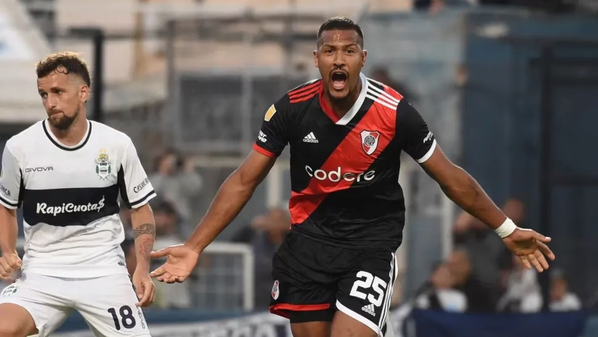 River le dio vuelta el partido a Gimnasia y le ganó en el Bosque platense