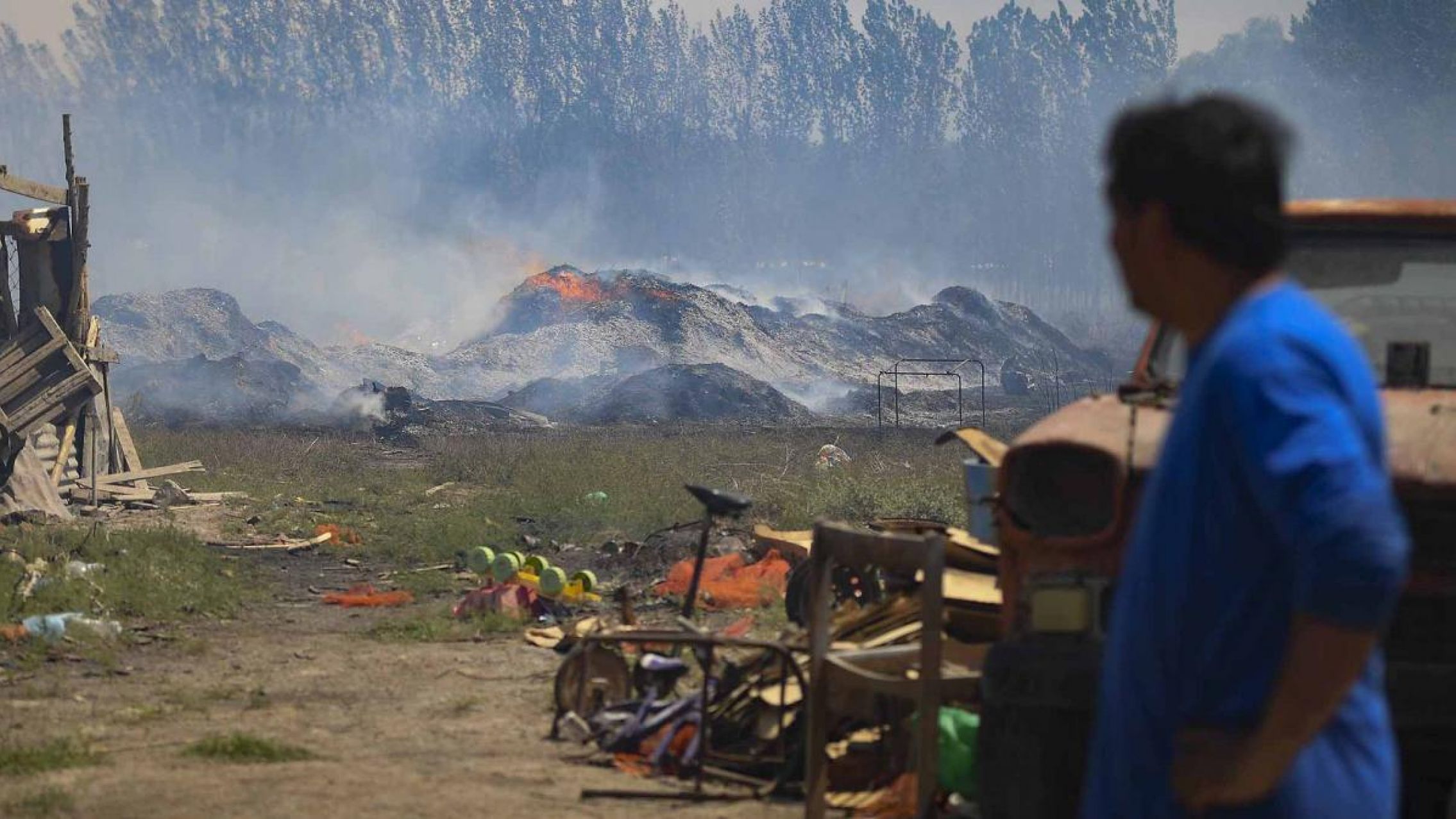 El viento zonda provocó incendios en Mendoza y 82 personas fueron evacuadas