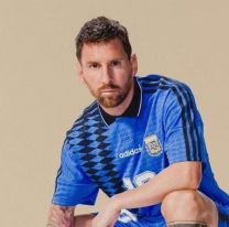 Messi posó con una nueva línea de ropa retro de la Selección argentina
