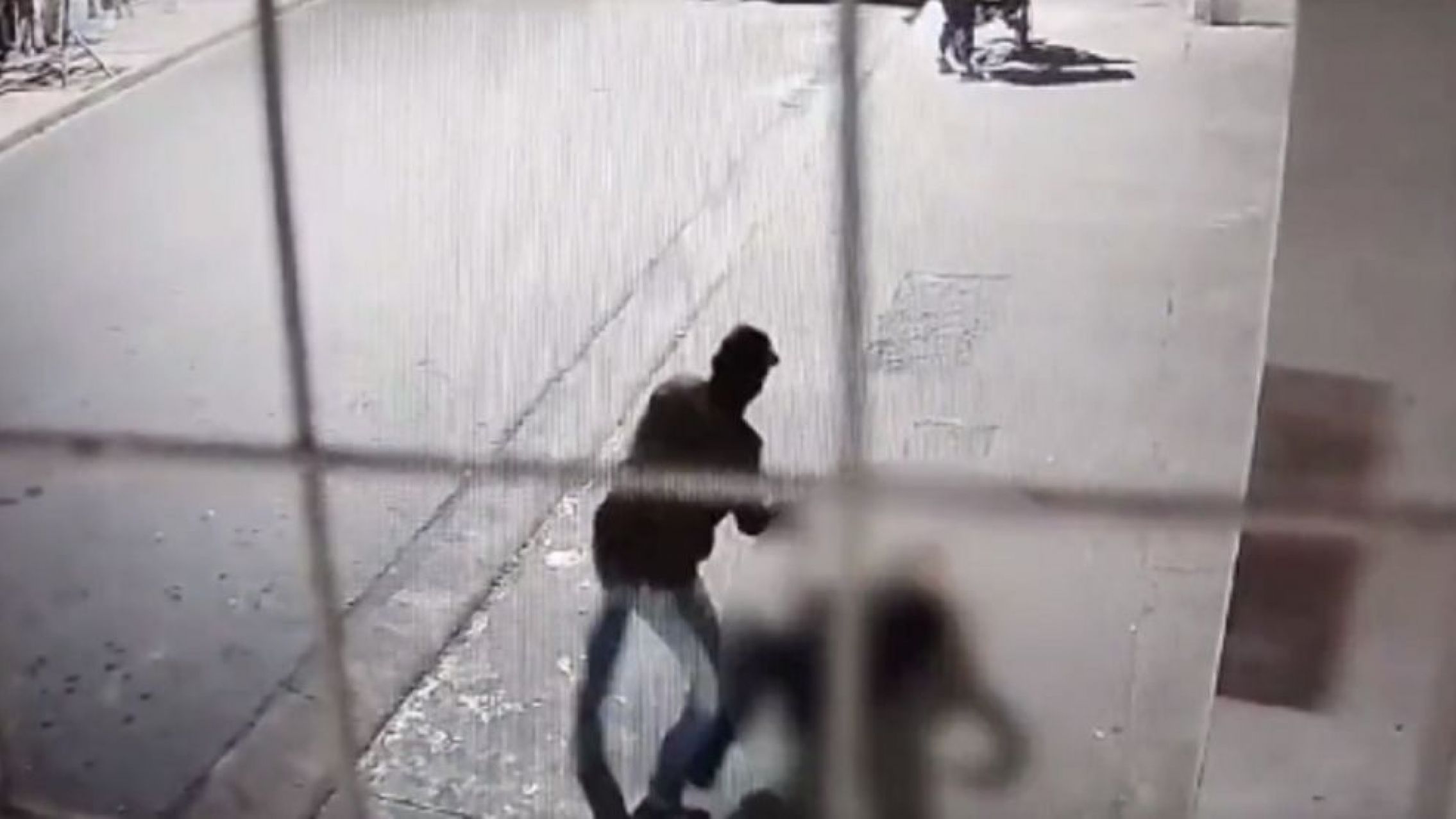 Buscan a los cuatro hombres que irrumpieron en un hospital y asesinaron a un policía en Rosario