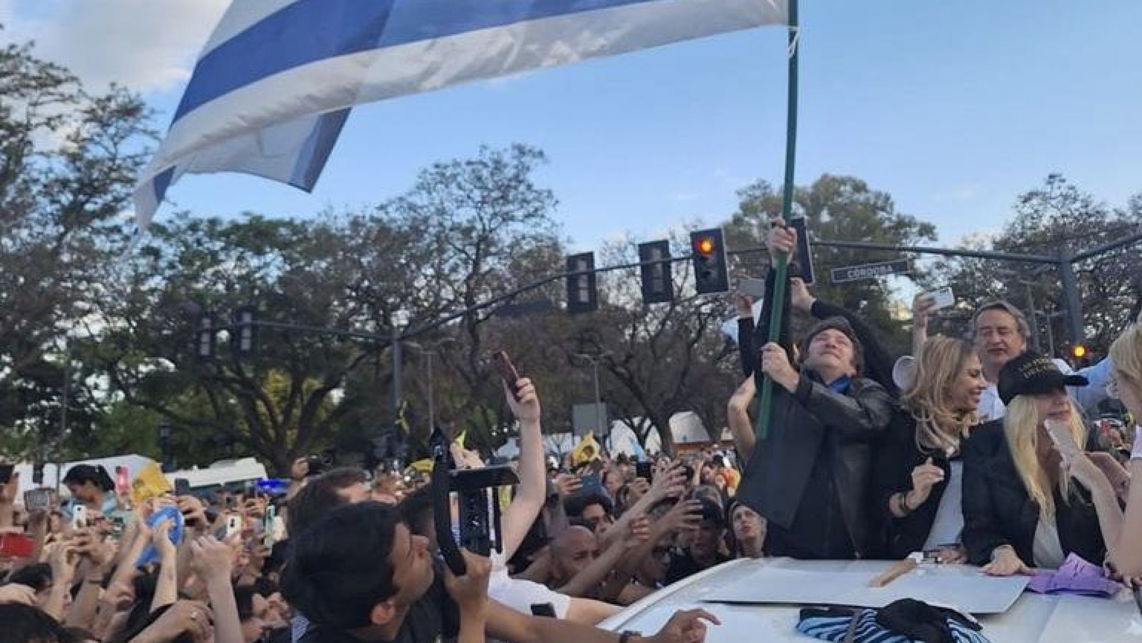 Milei viaja al Vaticano y a Israel en su primera gira internacional