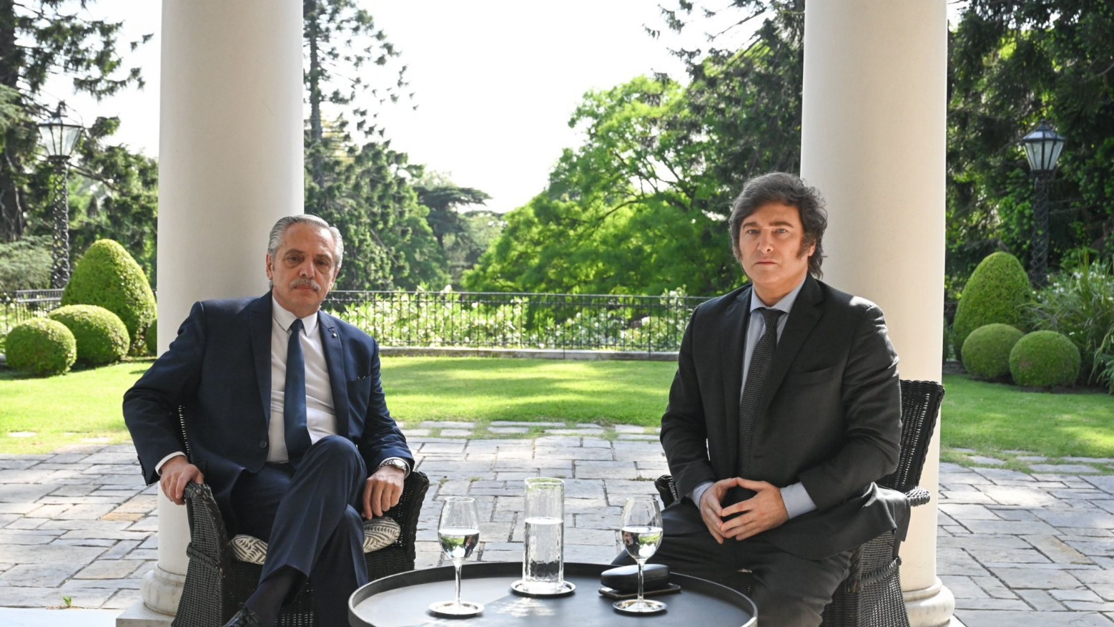 Javier Milei fue a Olivos para tener una reunión con Alberto Fernández