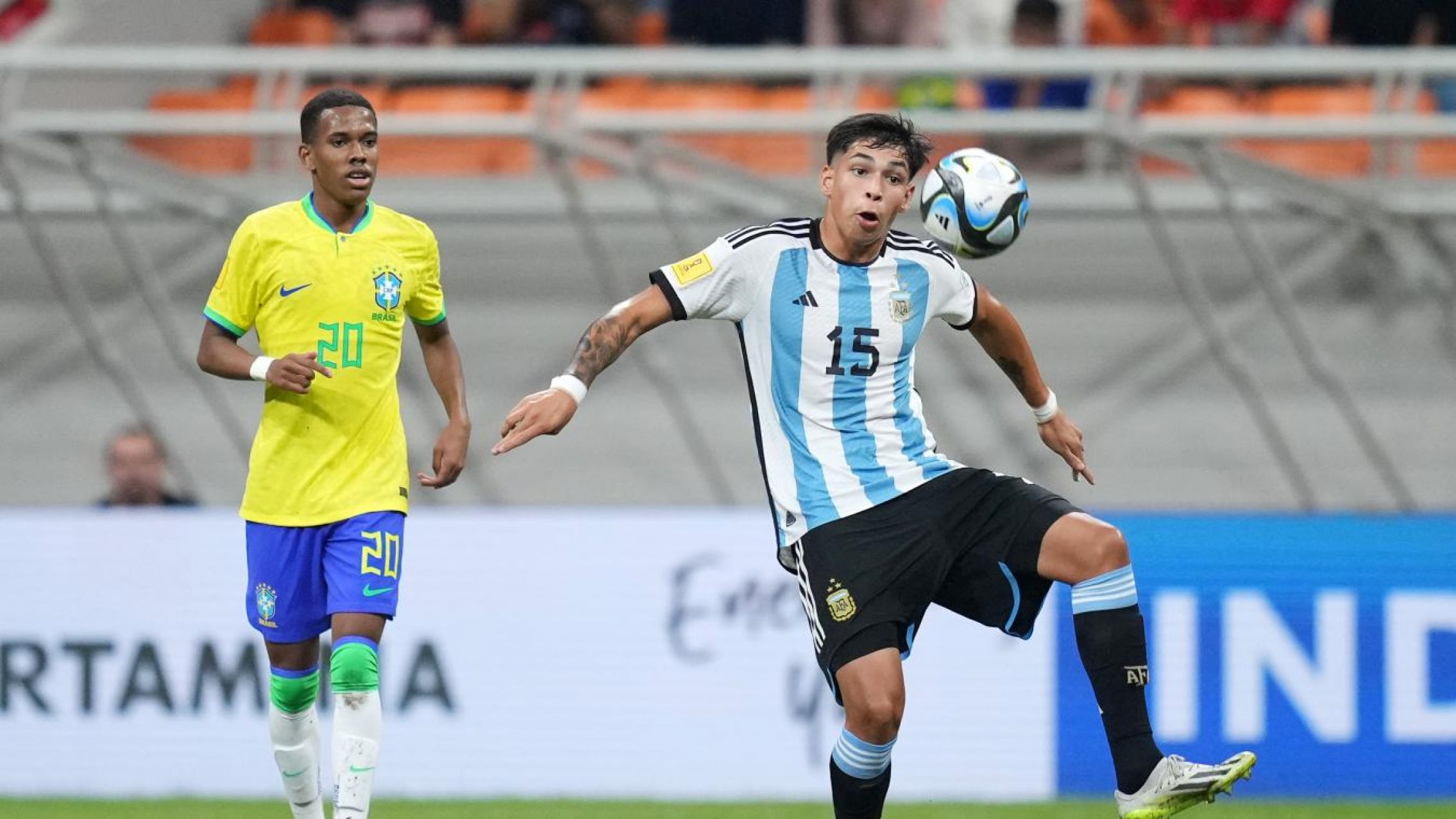 Argentina goleó a Brasil y está en semifinales