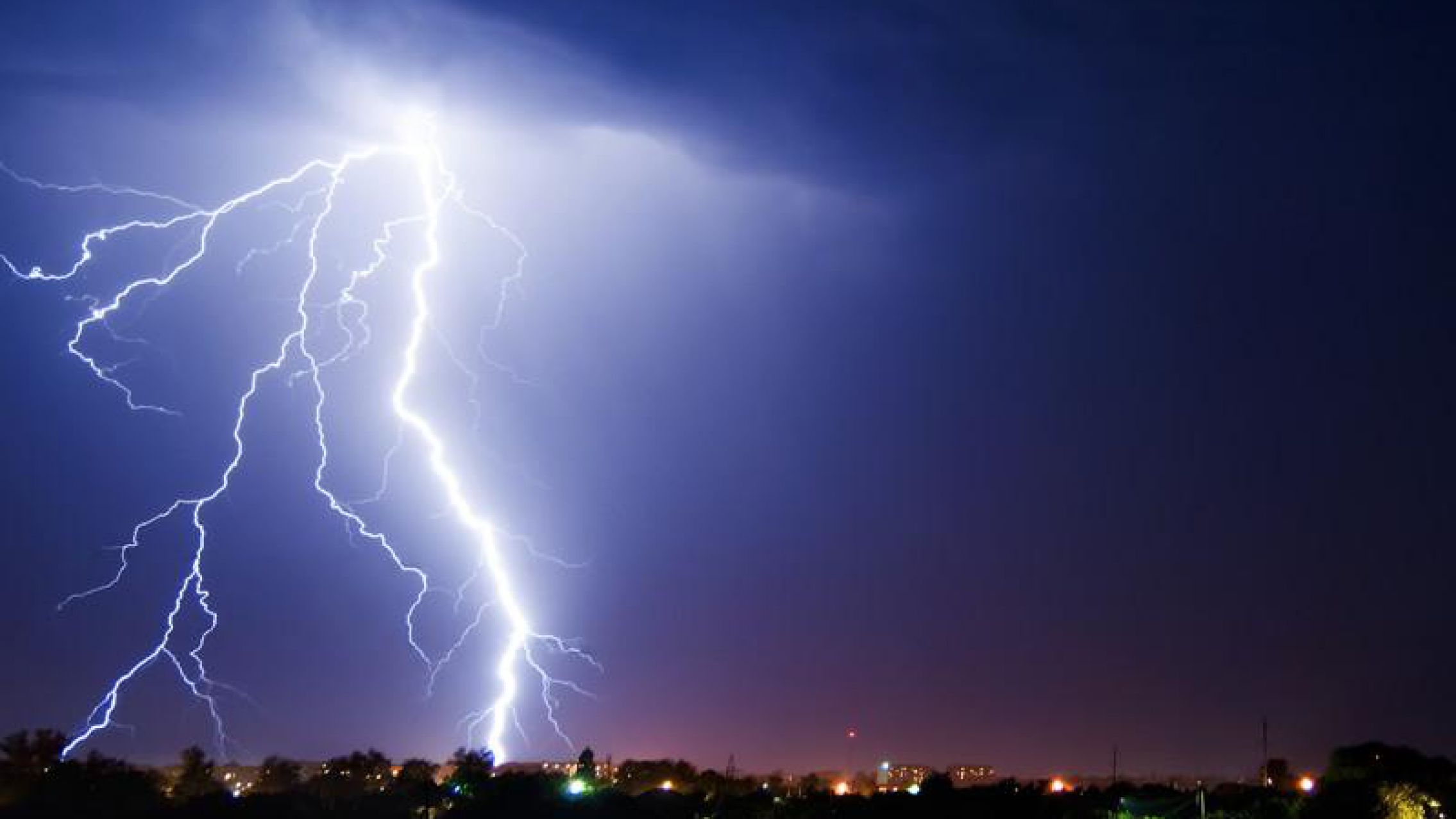 Rigen alertas amarillas por tormentas en nueve provincias y por vientos en el sur del país