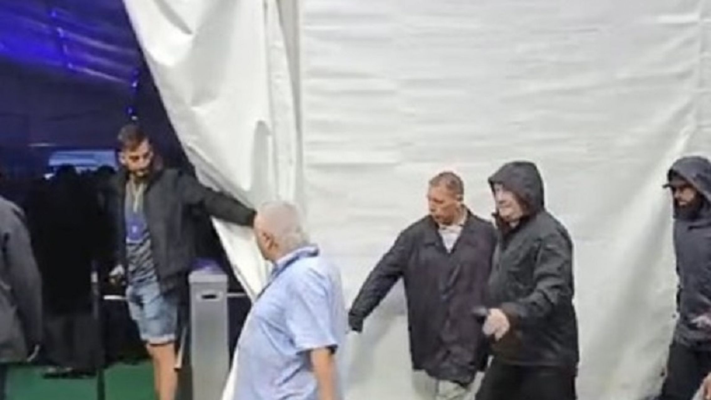 Milei votó en Boca y recibió sus primeros insultos como presidente