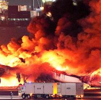 Cinco muertos tras el choque de un avión con una aeronave militar en el aeropuerto de Tokio