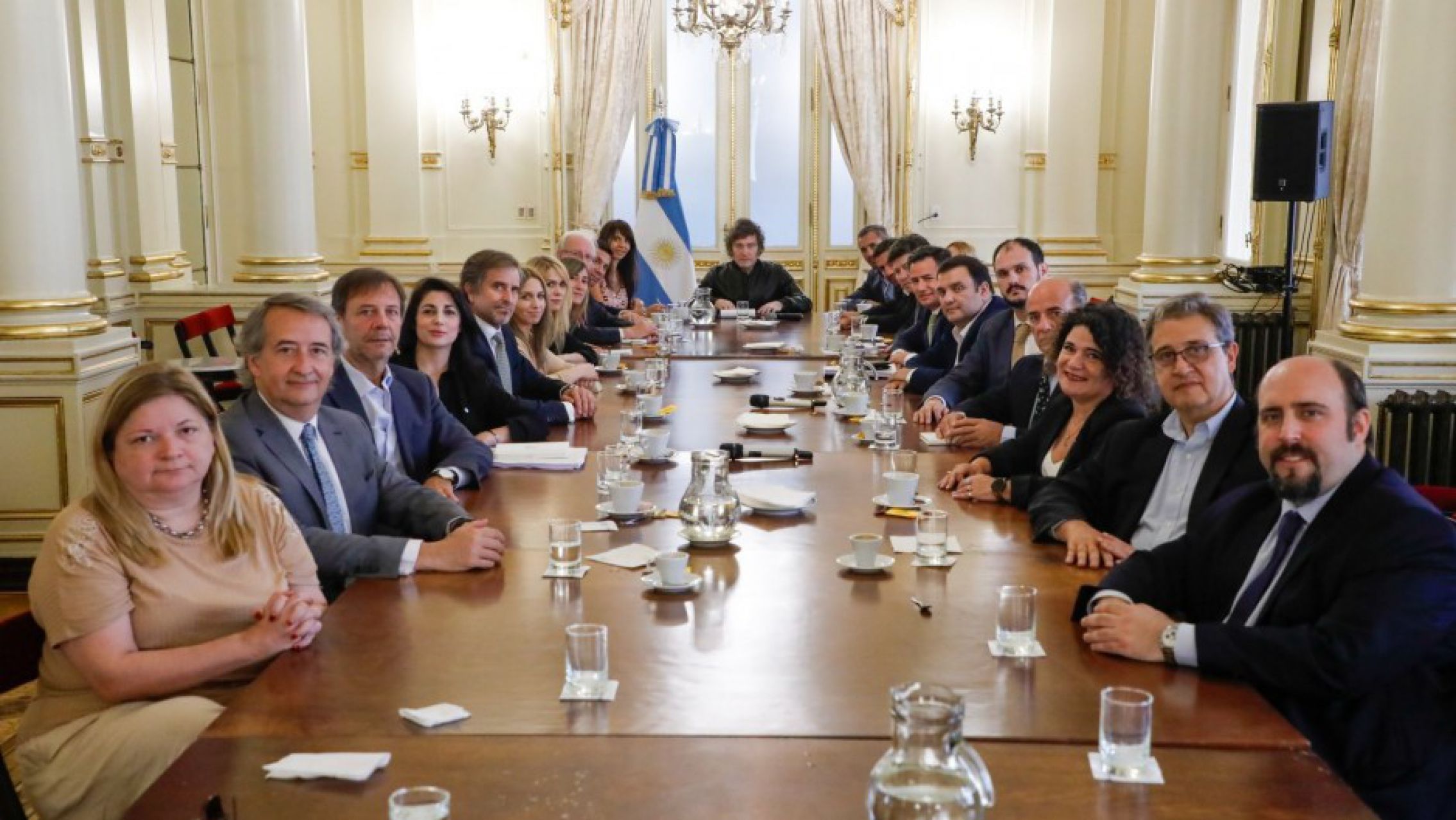 Milei pidió a los diputados que impulsen el juicio político de los jueces que le traban el decreto y después se arrepintió